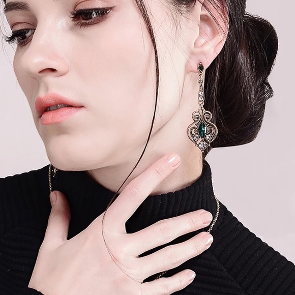 Vintage Gold Plated Crystal Drop Green Earrings - Picture 2 of 5